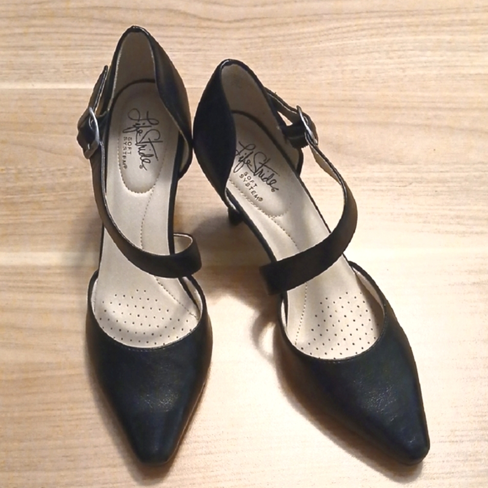 Life Stride "Kamala" Soft System Black Shoes in Size 7.5M